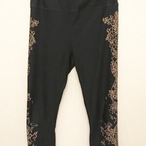 R8 Activewear Capri Pants Small